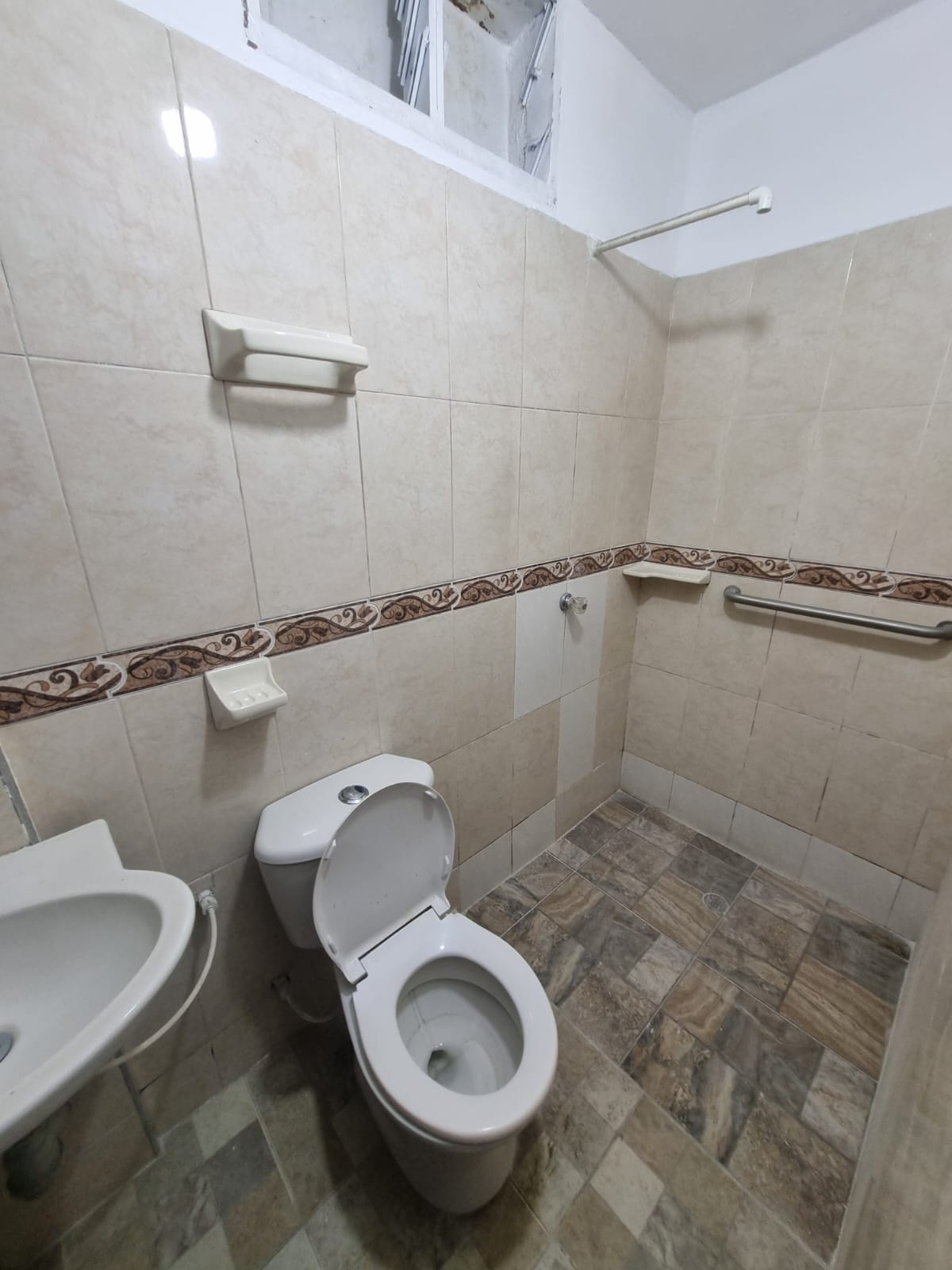 ¡Casa en alquiler en el barrio Peñaranda – Piso 2, Tuluá!** ✨🏡 - Imagen 8