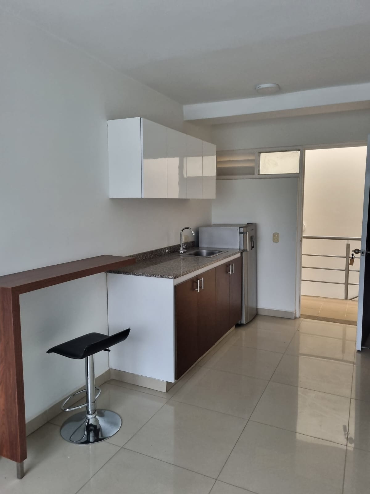 🏢✨ **APARTAESTUDIO U OFICINA EN ALQUILER – FRENTE A LA CLÍNICA MARÍA ÁNGEL** - Imagen 2