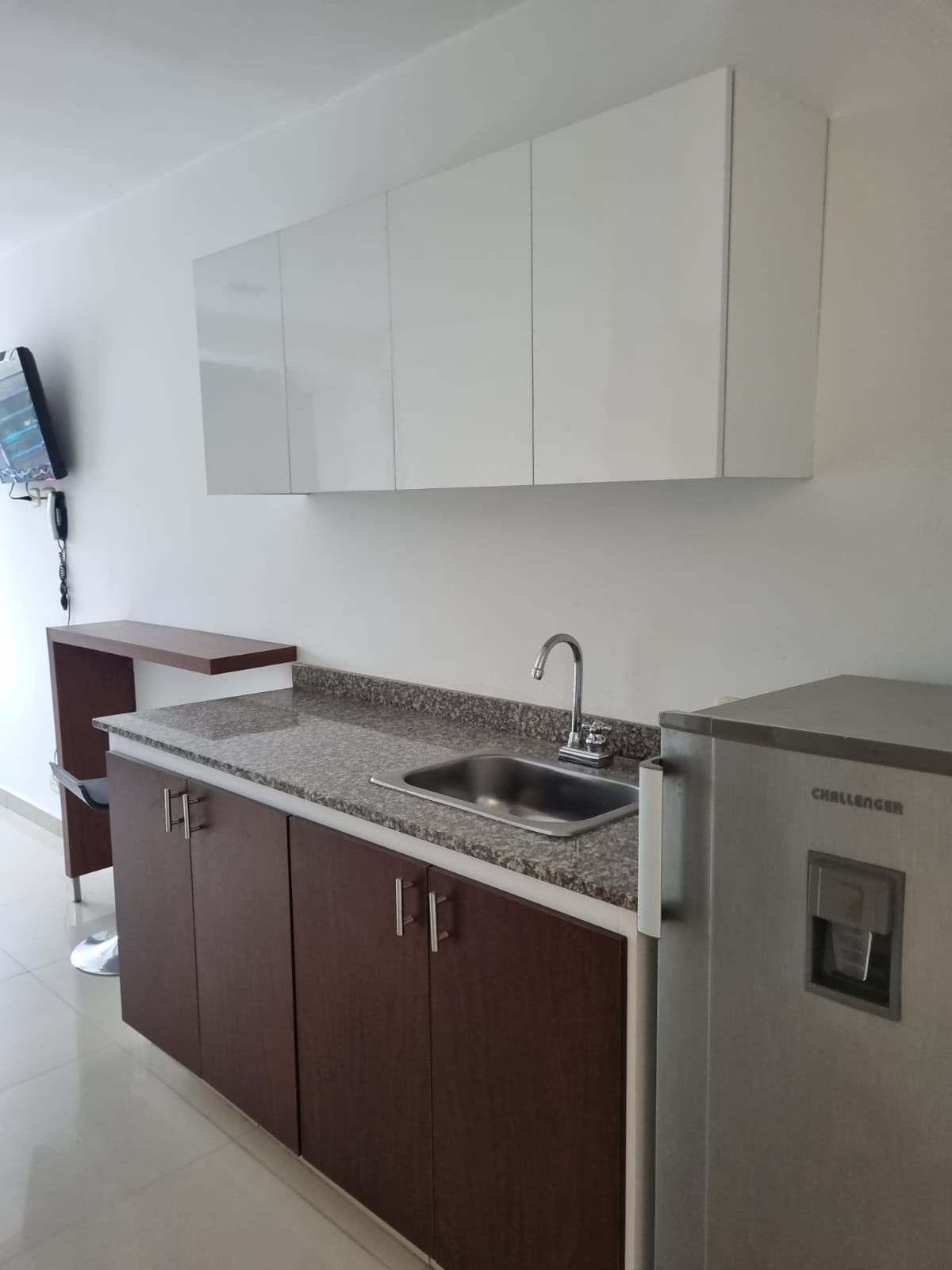 🏢✨ **APARTAESTUDIO U OFICINA EN ALQUILER – FRENTE A LA CLÍNICA MARÍA ÁNGEL** - Imagen 3