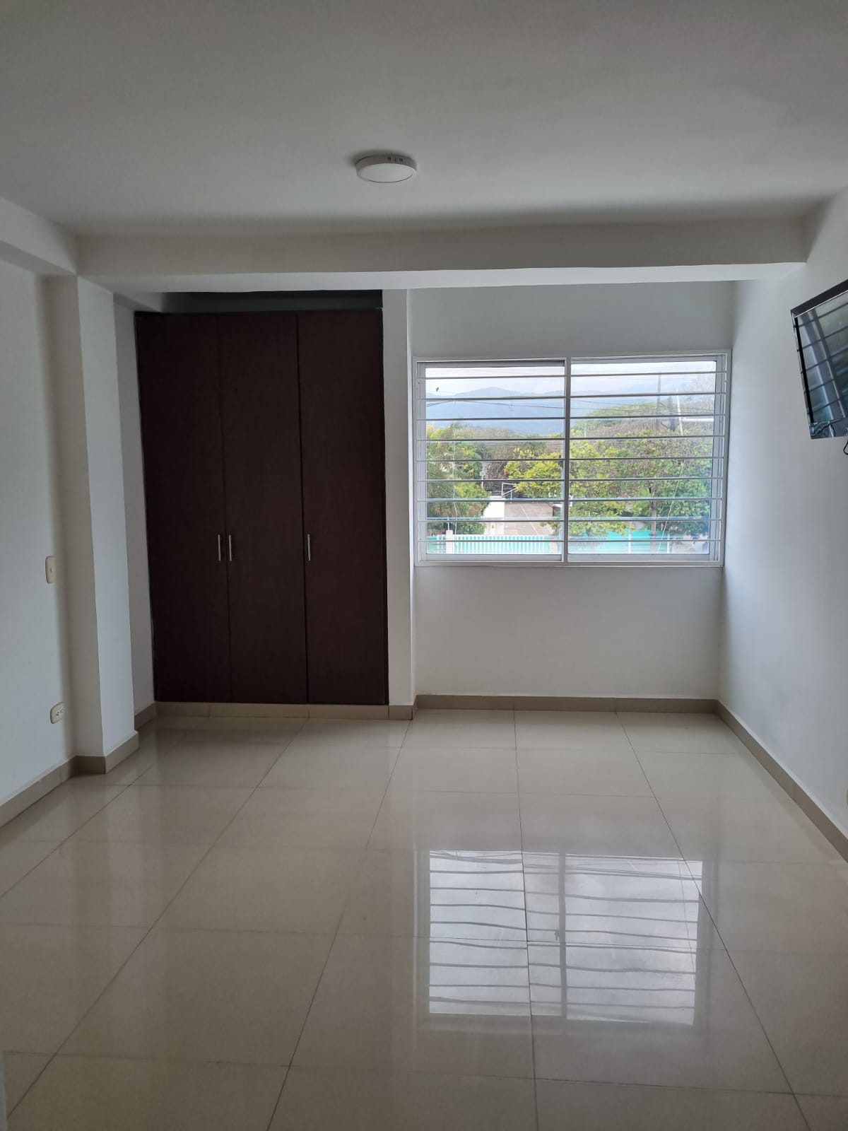 🏢✨ **APARTAESTUDIO U OFICINA EN ALQUILER – FRENTE A LA CLÍNICA MARÍA ÁNGEL** - Imagen 4