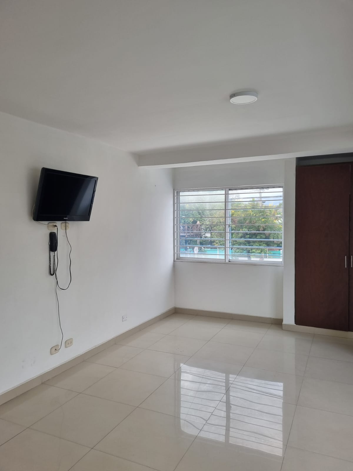 🏢✨ **APARTAESTUDIO U OFICINA EN ALQUILER – FRENTE A LA CLÍNICA MARÍA ÁNGEL** - Imagen 5