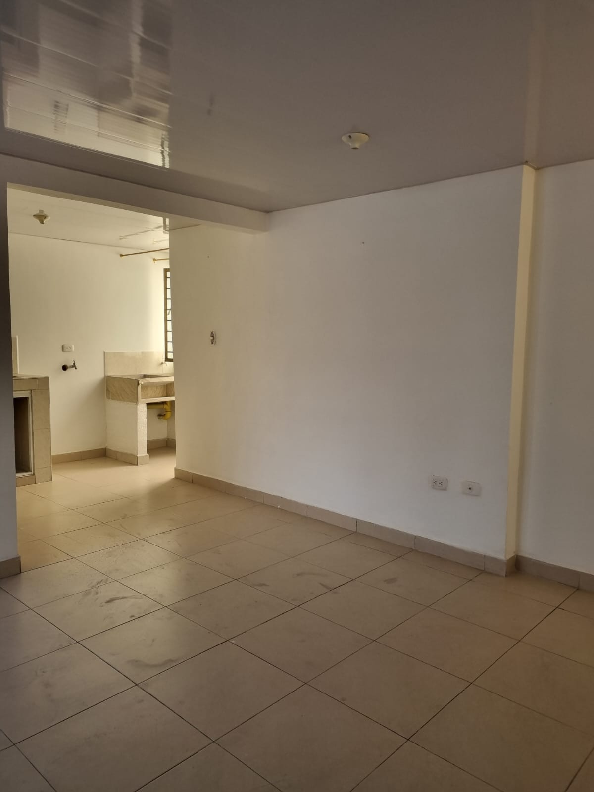 APARTAESTUDIO EN ARRIENDO – BARRIO TOMÁS URIBE** - Imagen 4