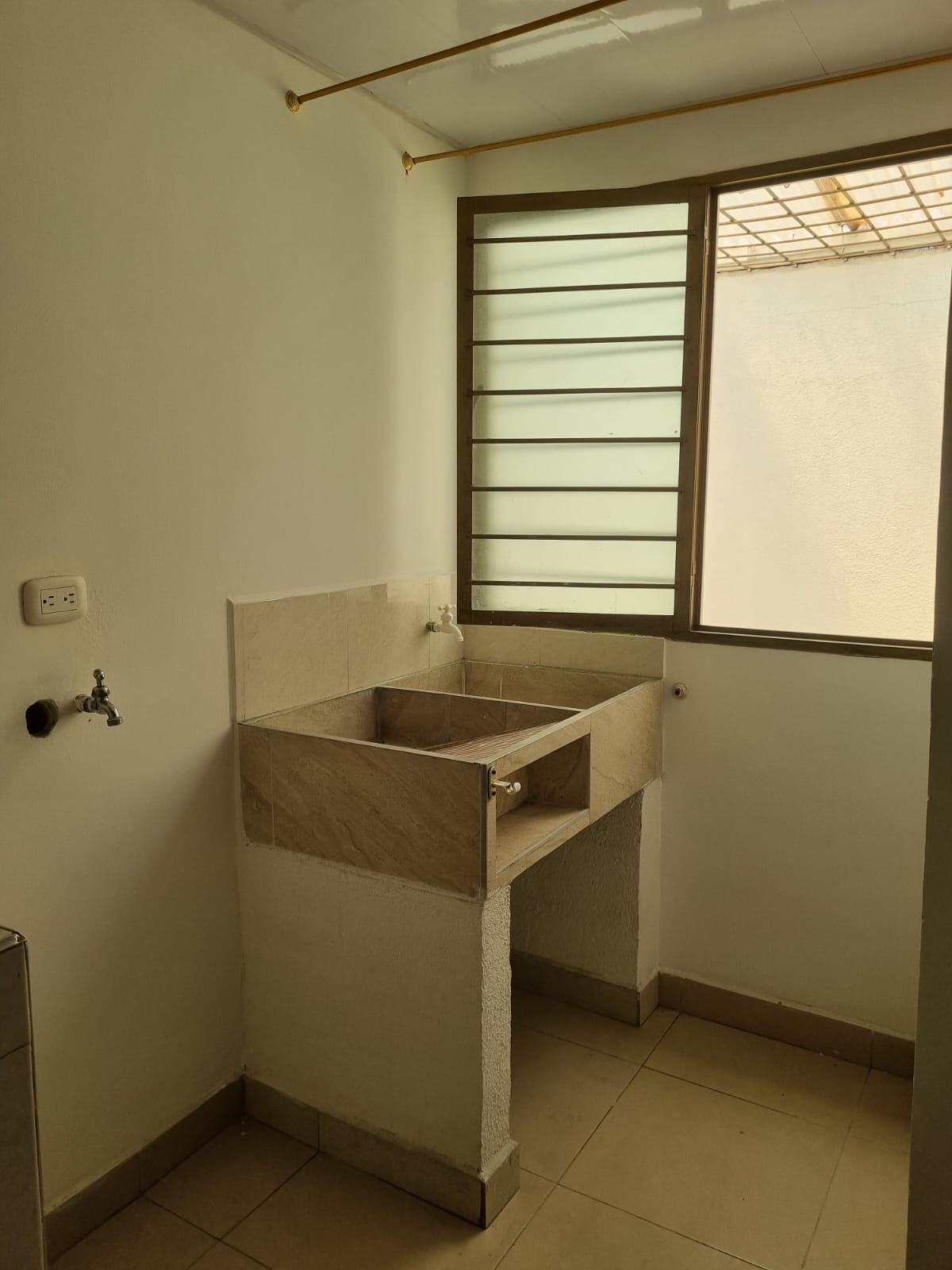 APARTAESTUDIO EN ARRIENDO – BARRIO TOMÁS URIBE** - Imagen 6