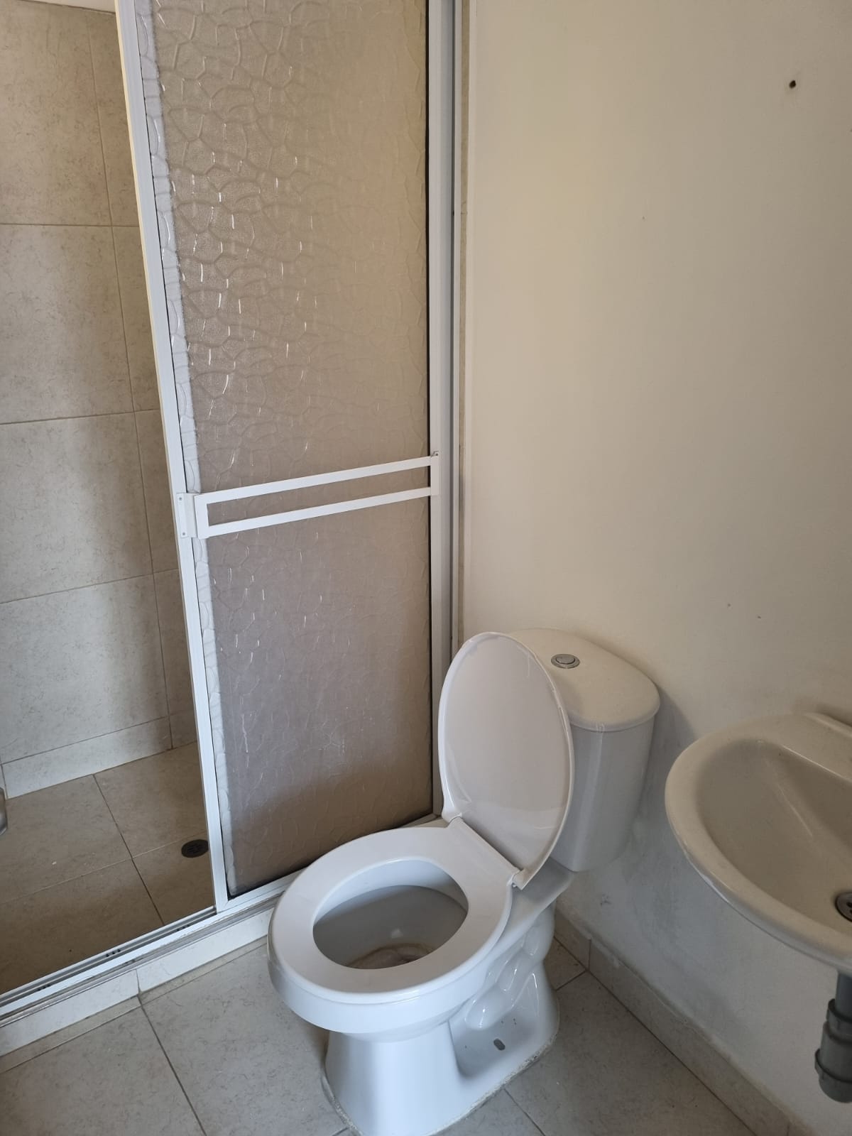 APARTAESTUDIO EN ARRIENDO – BARRIO TOMÁS URIBE** - Imagen 9