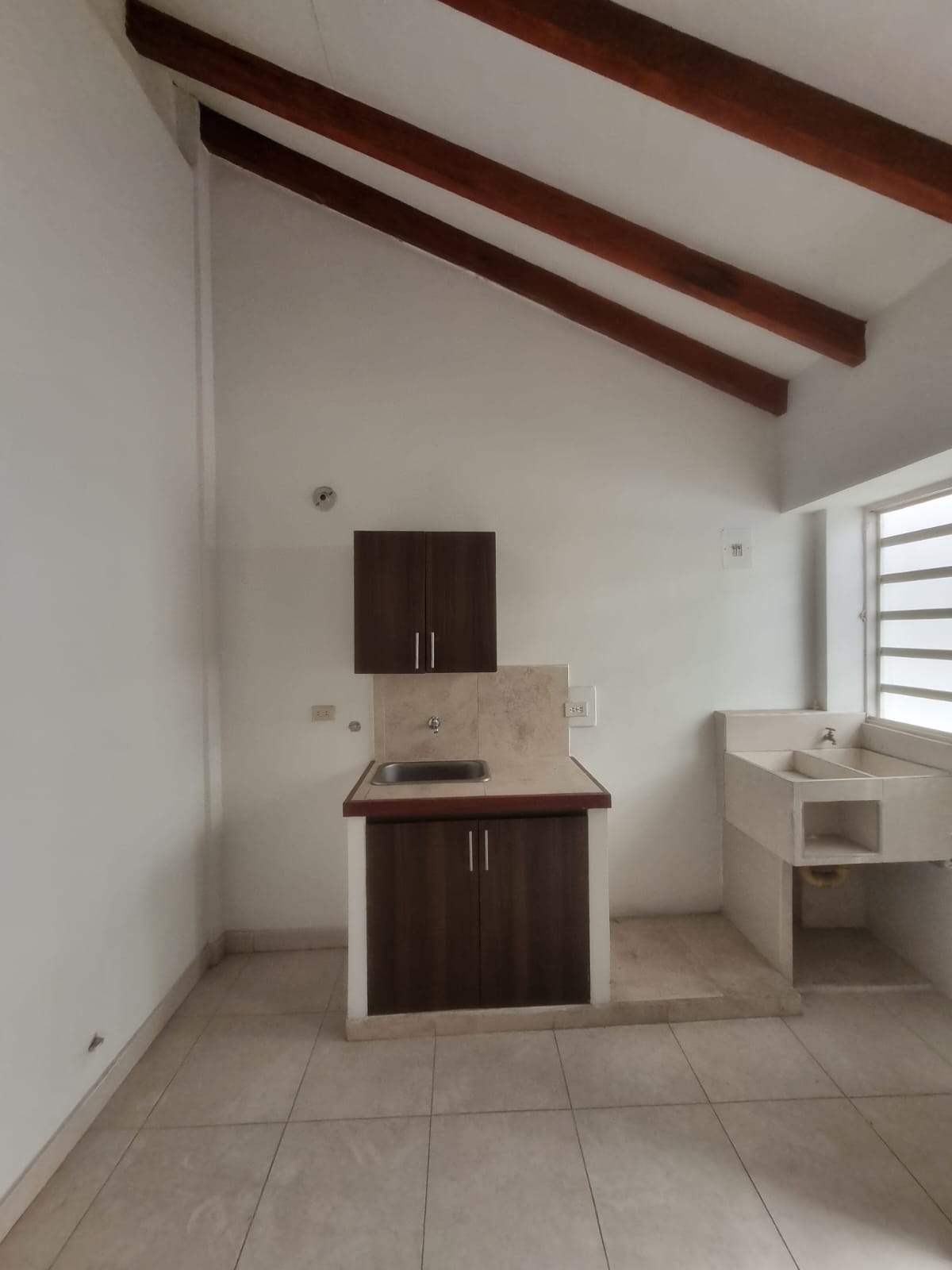 APARTAESTUDIO EN ARRIENDO – BARRIO SALESIANOS - Imagen 4