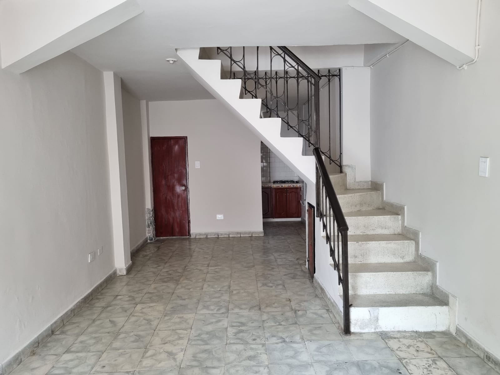 Alquiler de casa en el barrio Popular - Imagen 2
