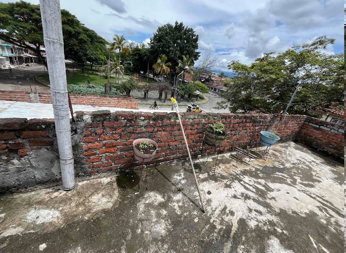 venta de casa Unifamiliar dos pisos más terraza en Tuluá valle barrio bosques de Maracaibo Call vehicular - Imagen 15